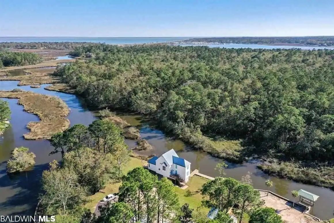 Peaceful and Secluded BnB on the Creek, Alabama