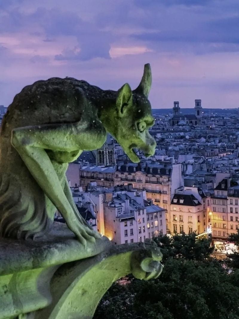Haunted night tour of Paris, France