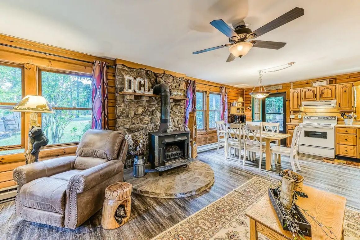 Spacious Family Cabin with Games, Maryland