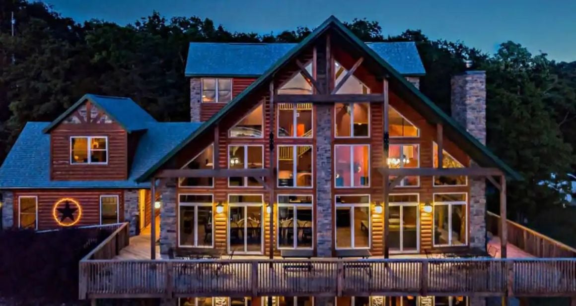 Exceptionally Opulent Cabin for 16, Missouri