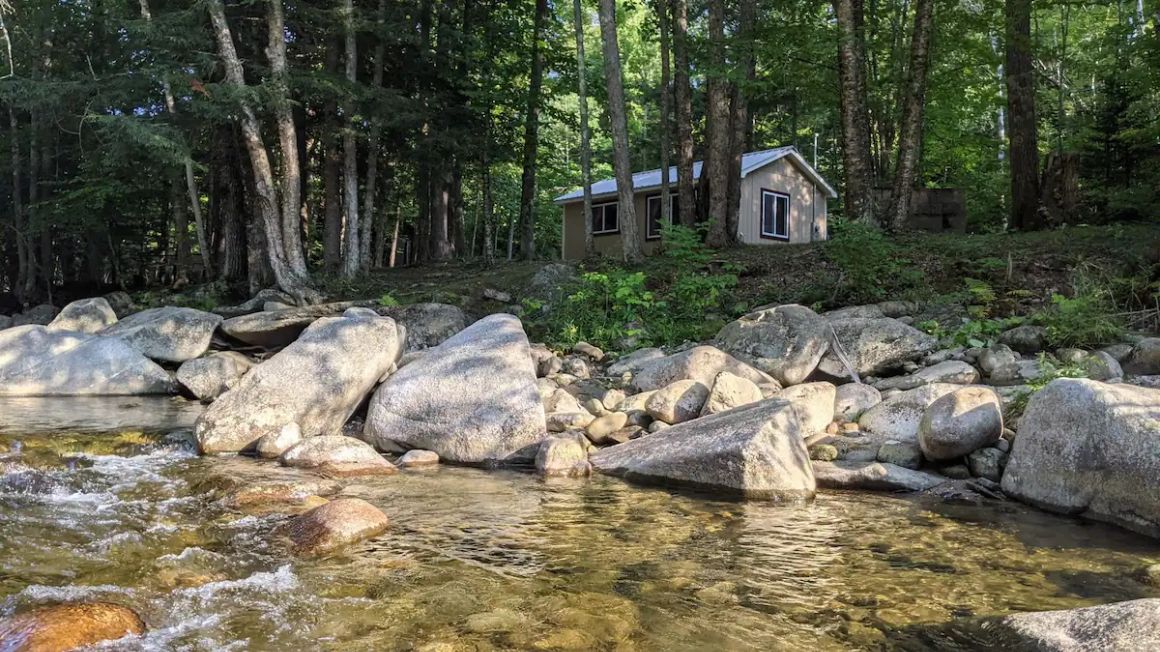 Cosy Cabin by the River, New Hampshire