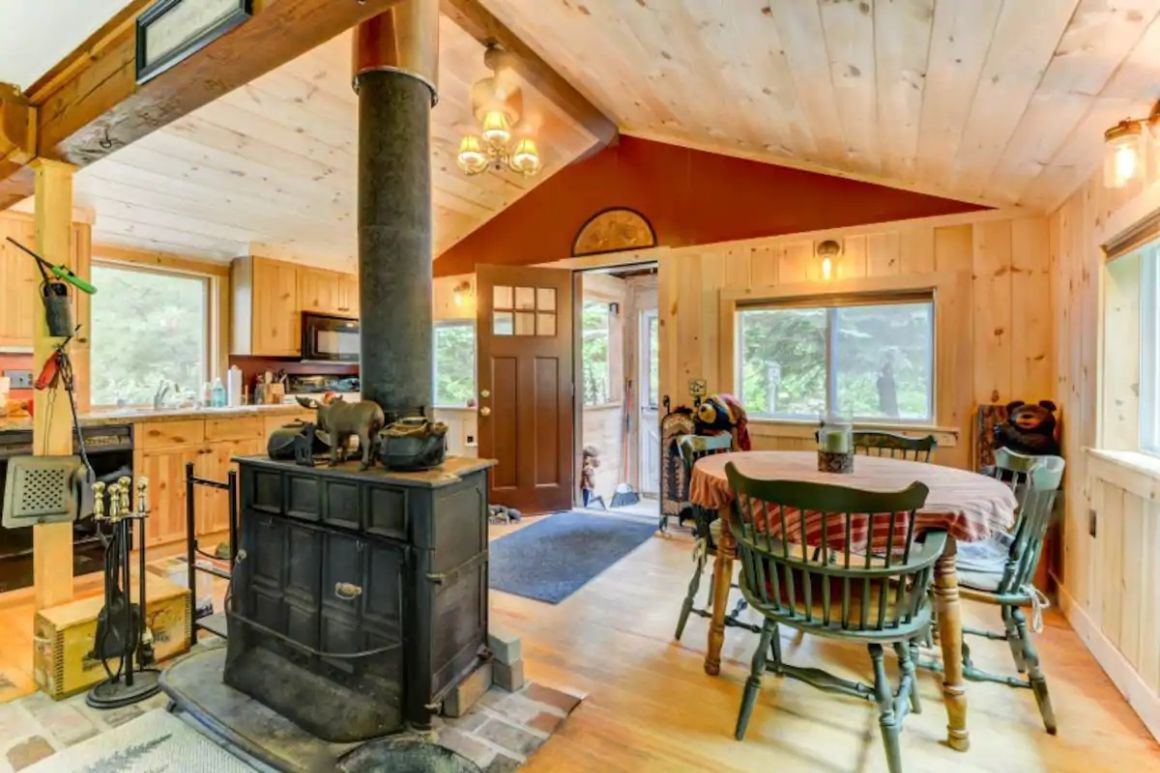 Rustic Cabin w Fireplace, New Hampshire