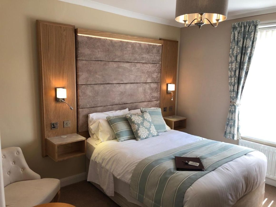 Edgcumbe Guest House with Five Star Service, Plymouth