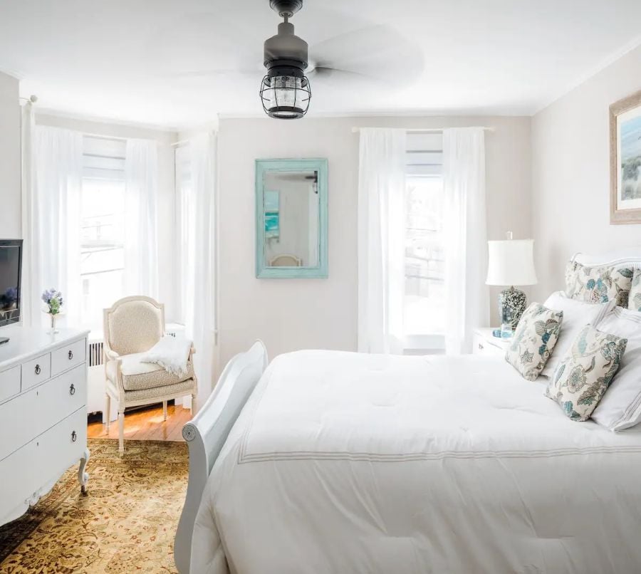 Exquisite East Bay BnB with King Bed, Rhode Island