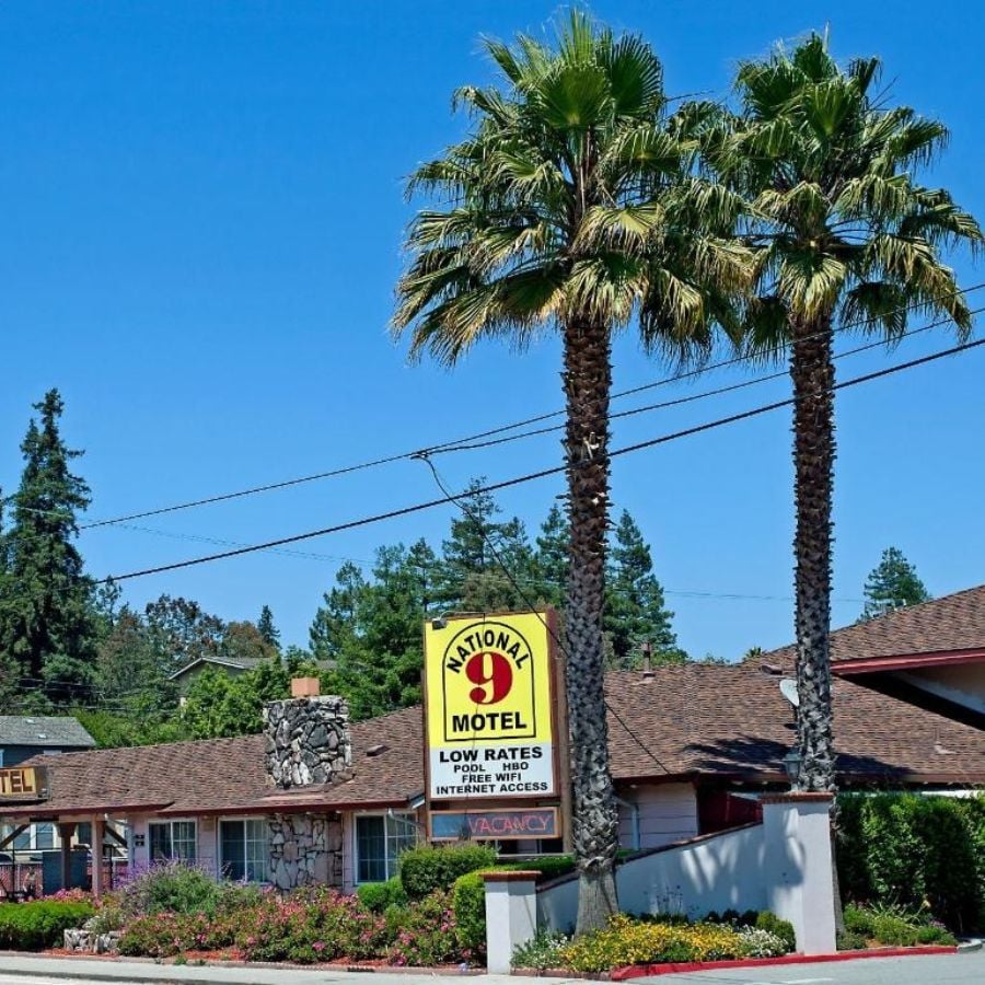 National 9 Motel, Santa Cruz