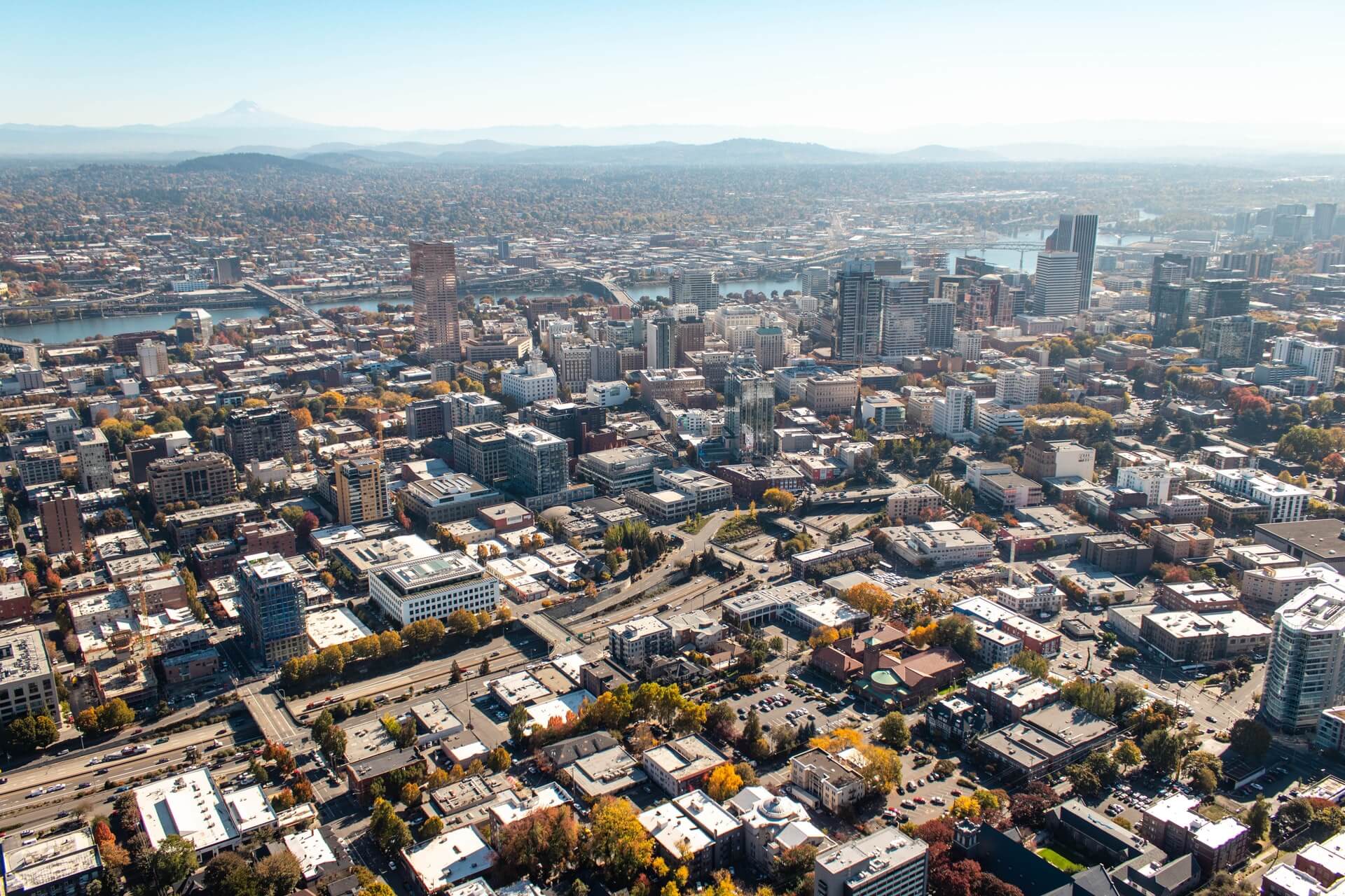 portland oregon at the beginning of fall foliage scenes from above