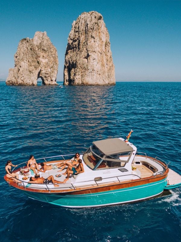 Discover the beauty of Capri on a boat Italy