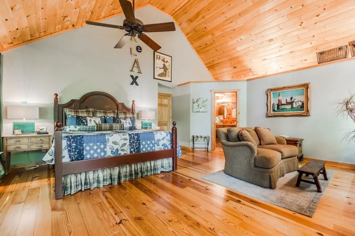 Private Room in a Luxe Cabin, Georgia