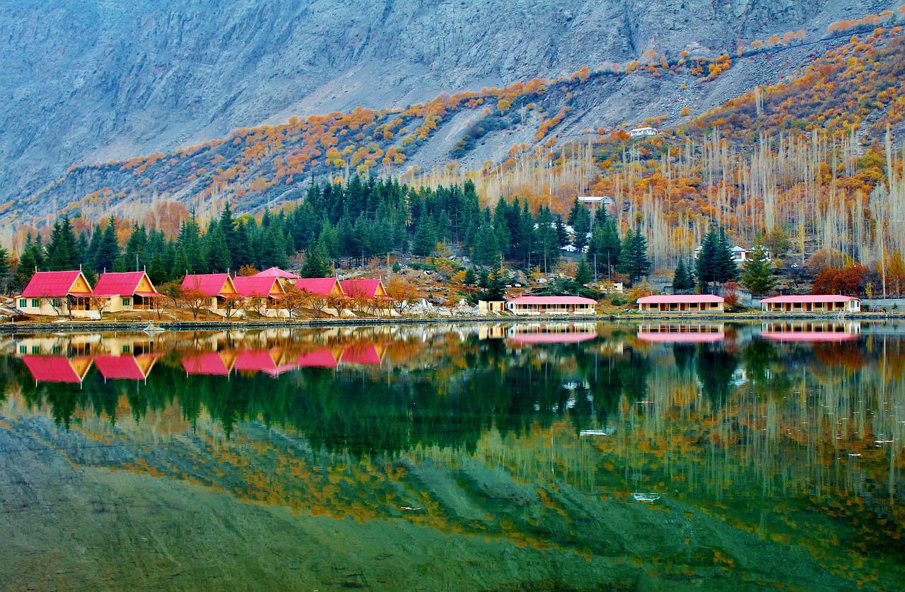 Kachura Lake, Pakistan 