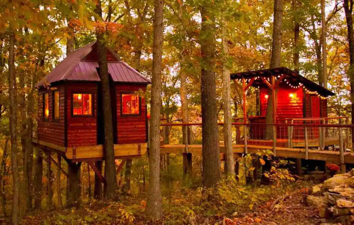 treehouses in missouri fully surrounded by trees