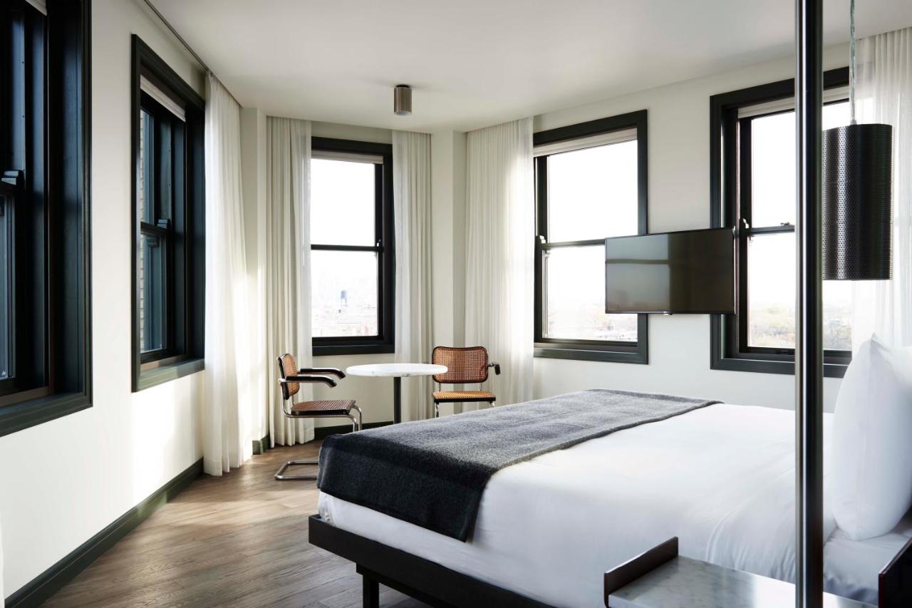 where to stay in chicago hotel room in wicker park