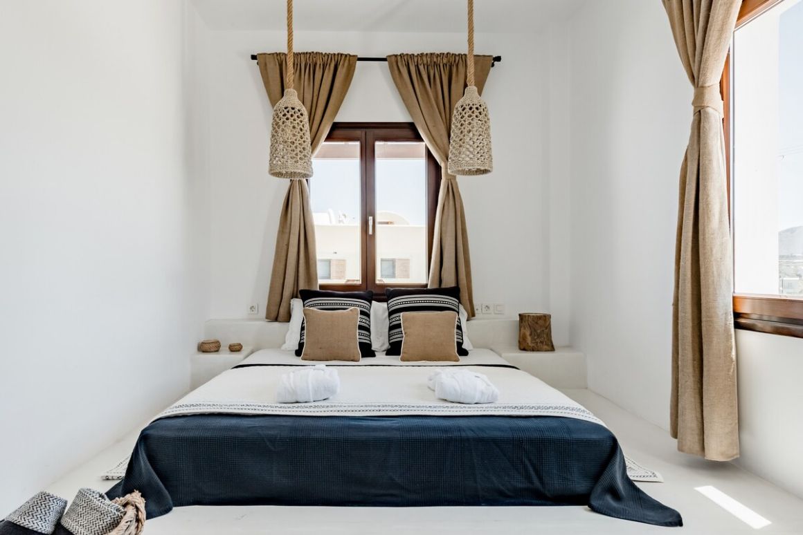 Bohemian chic Cycladic suite less than 10 mins to the airport