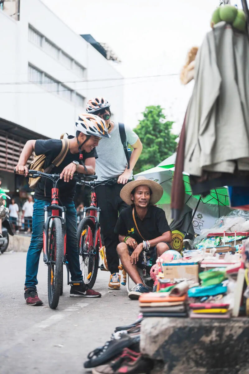 Discover the hidden gems of Bangkok with this bike and food tour