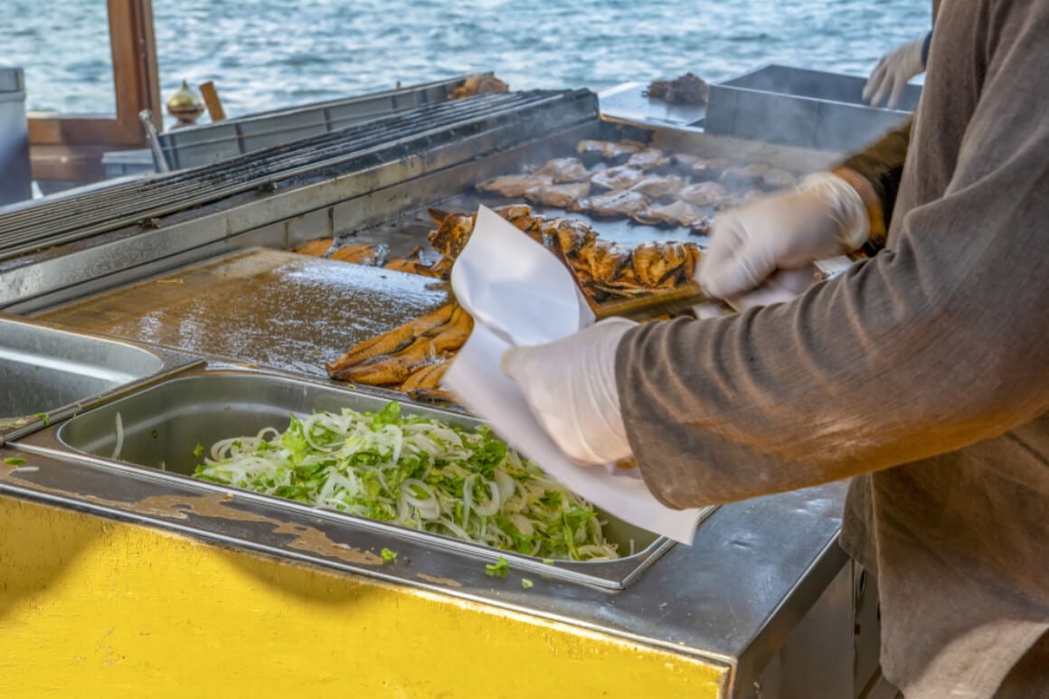 Eat a Belik Ekmik by the Galata Bridge Shutterstock