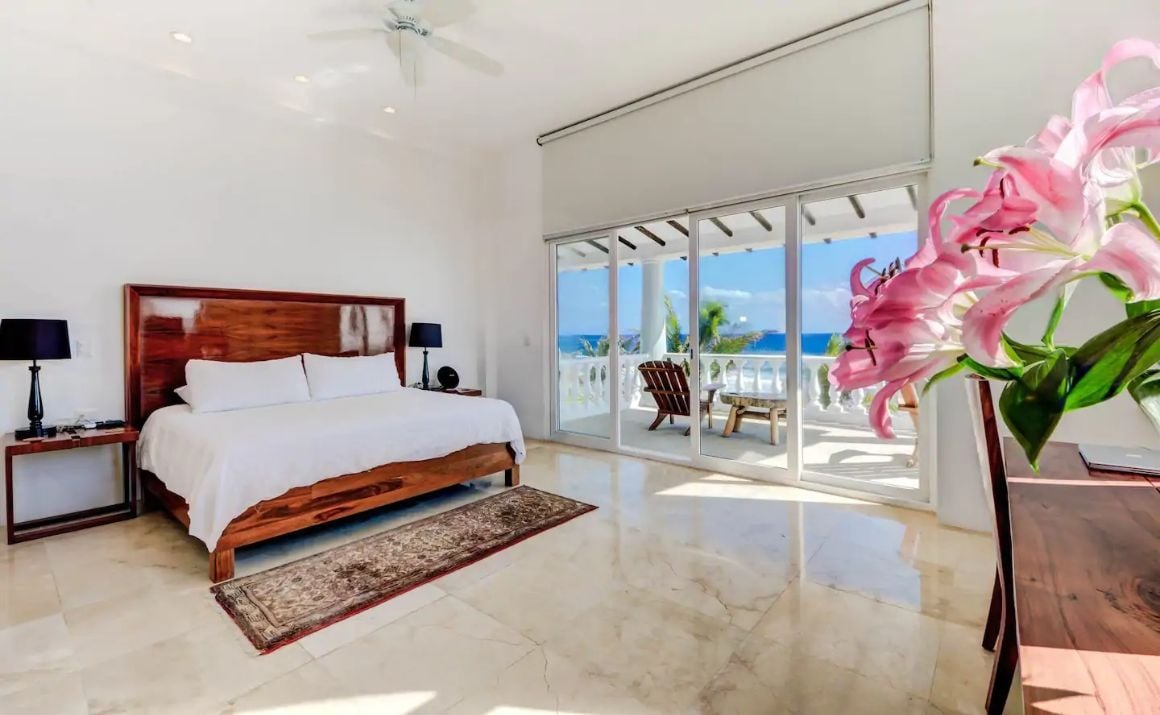 Beachfront Villa in Akumal with Private Pool and Patio, Mexico 