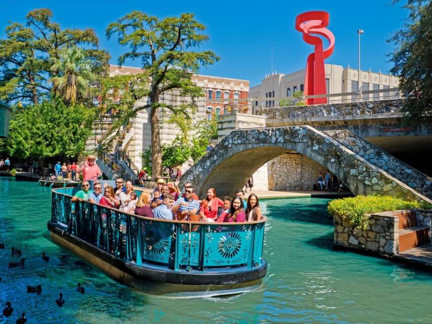 Guided San Antonio Tour with Alamo Boat Cruise