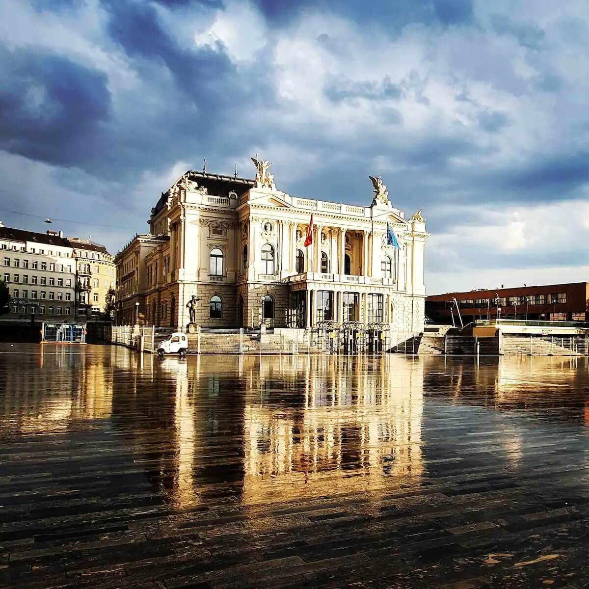 Unique Historical and Archaeological Tour of Zurich