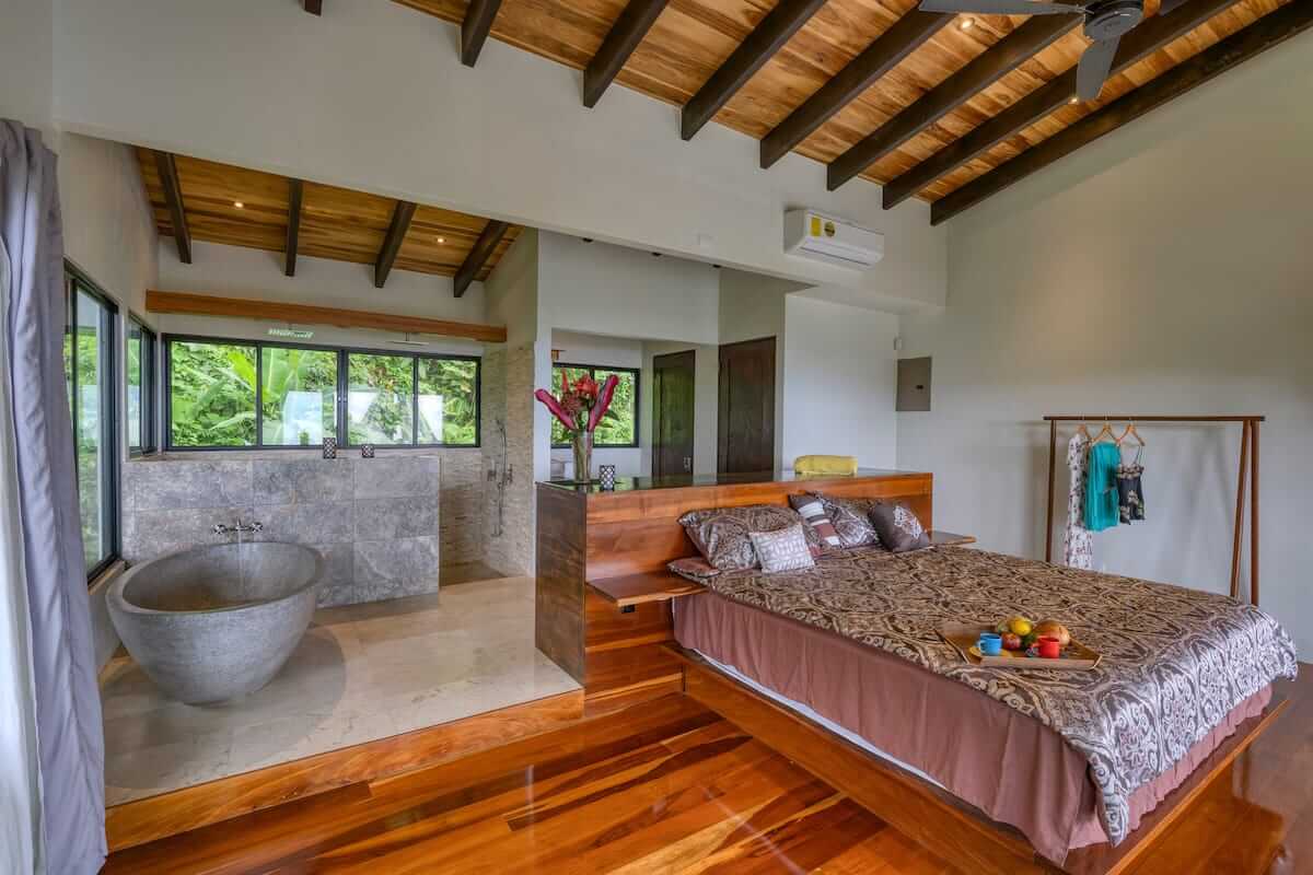 Villa in the middle of the jungle with stunning views of the ocean