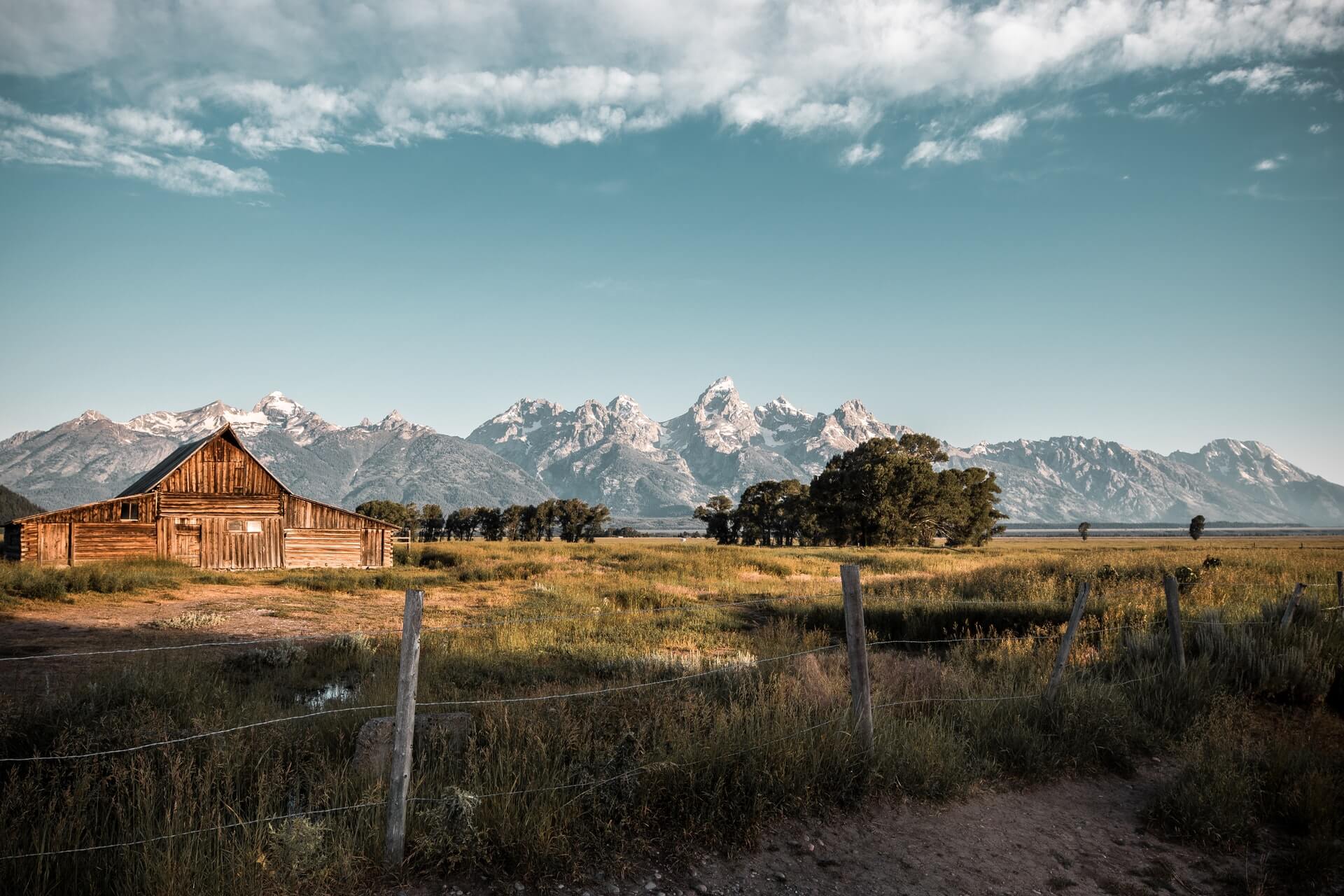 Cabin in the middle of no where in Jackson Hole with incredible mountains in the background