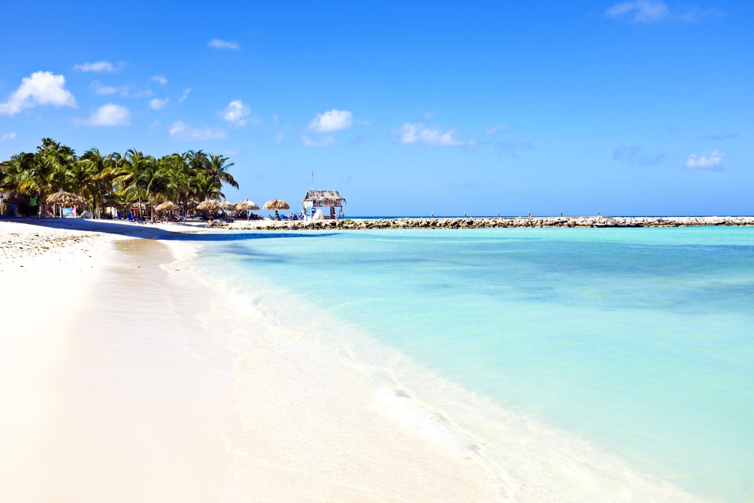 Tranquil blue sea and white sand beach in Aruba