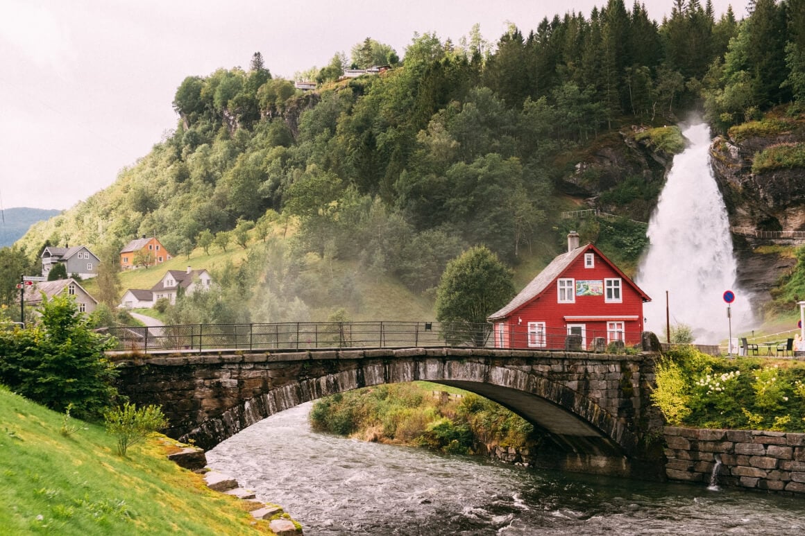 red house in steinsdalsfossen norway