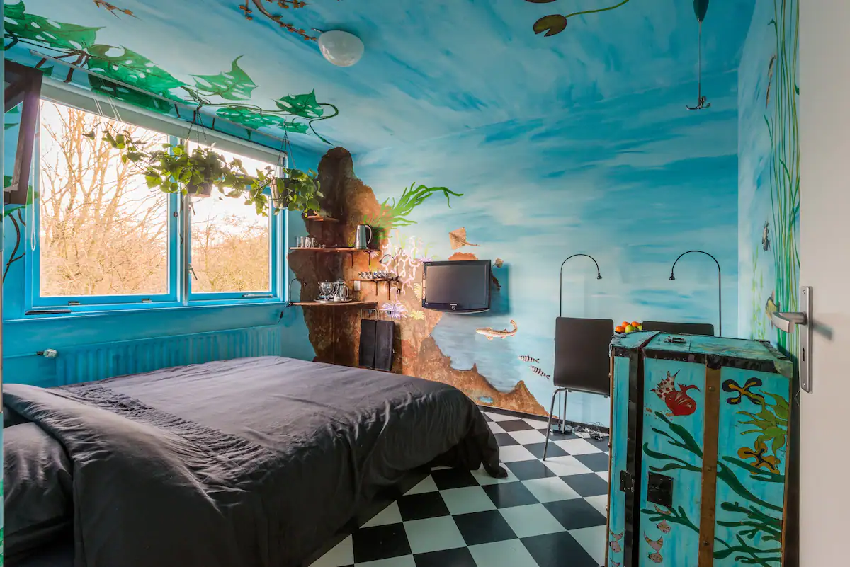 Colorful B&B w/ Waterbeds