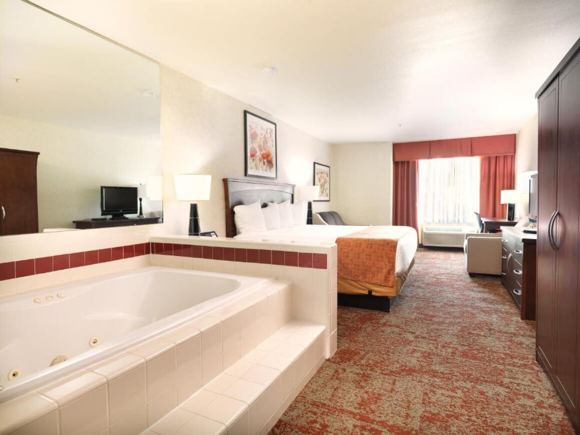 King Room with Spa Bath at Crystal Inn Hotel and Suites – Salt Lake City
