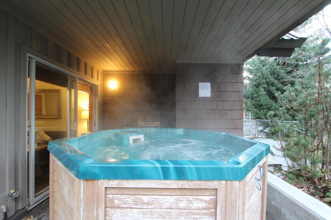 2BR Apmt w/ Hot Tub at Glacier’s Reach