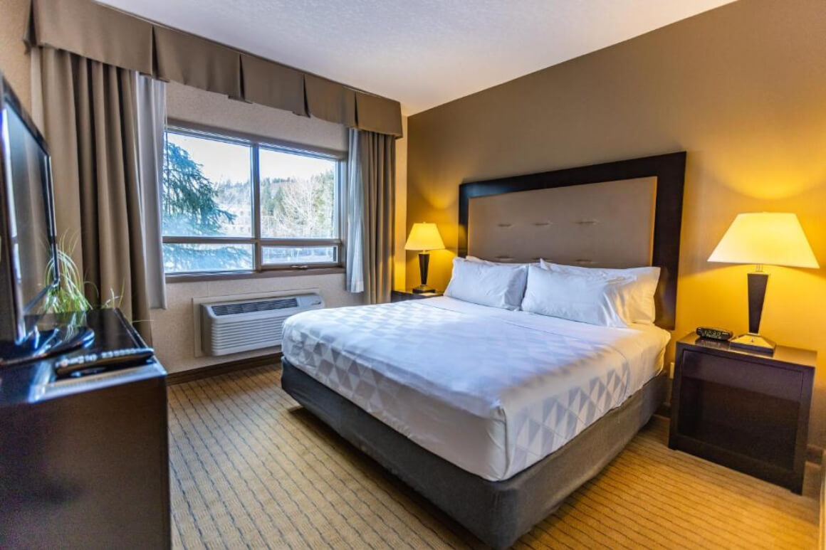 King Room at Holiday Inn Canmore