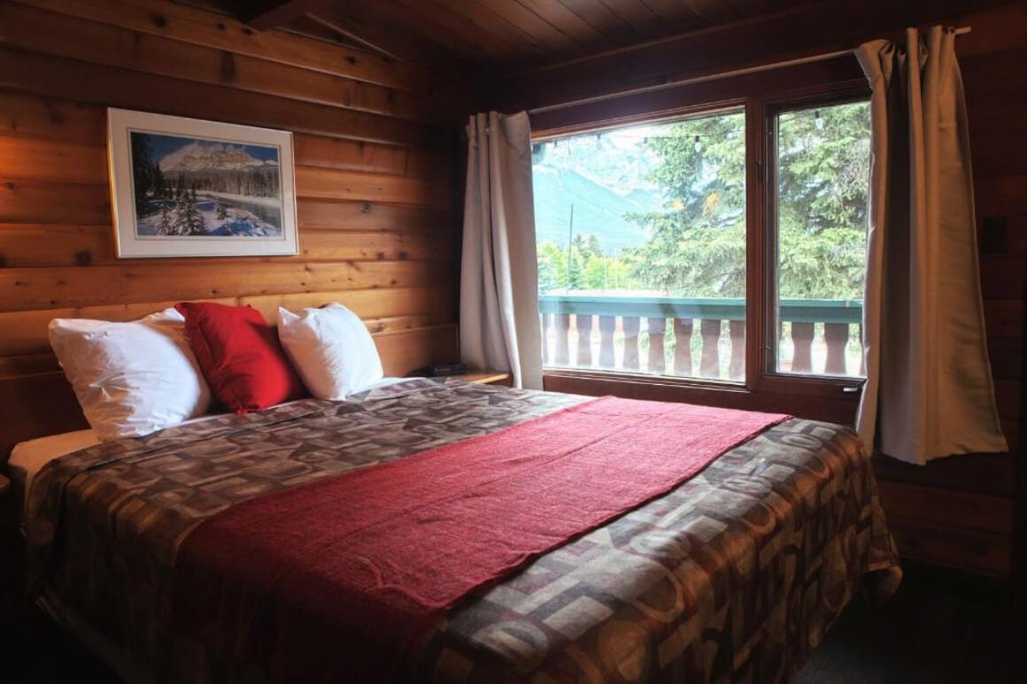 King Room at Rundle Mountain Lodge