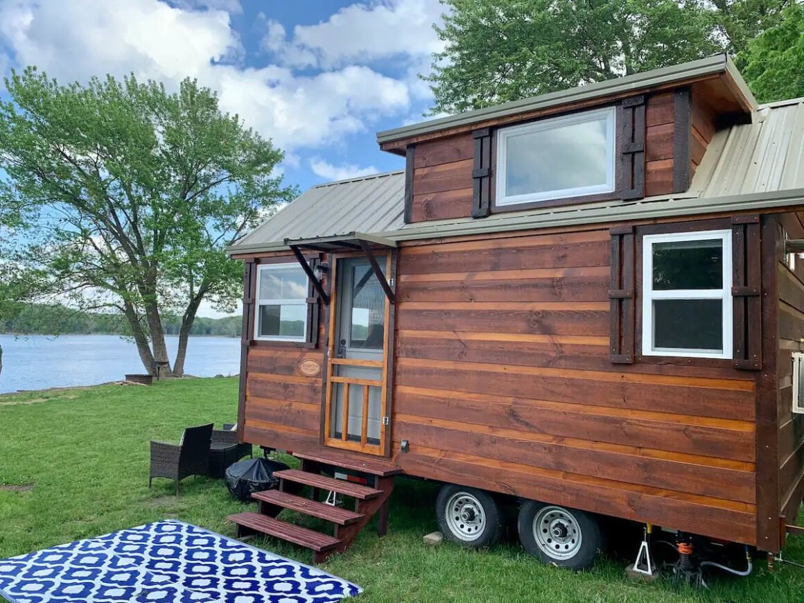 Tint House by the River