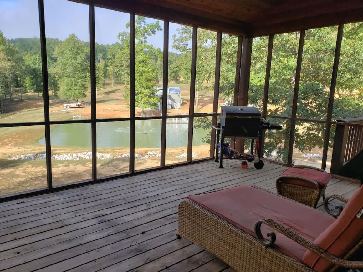 Cabin With Hot Tub and Pool