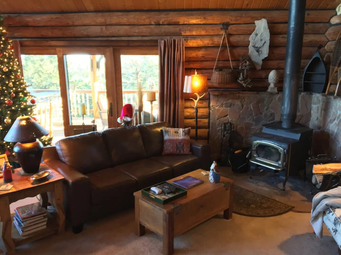 Cozy 3 Bed Cabin with Hot Tub