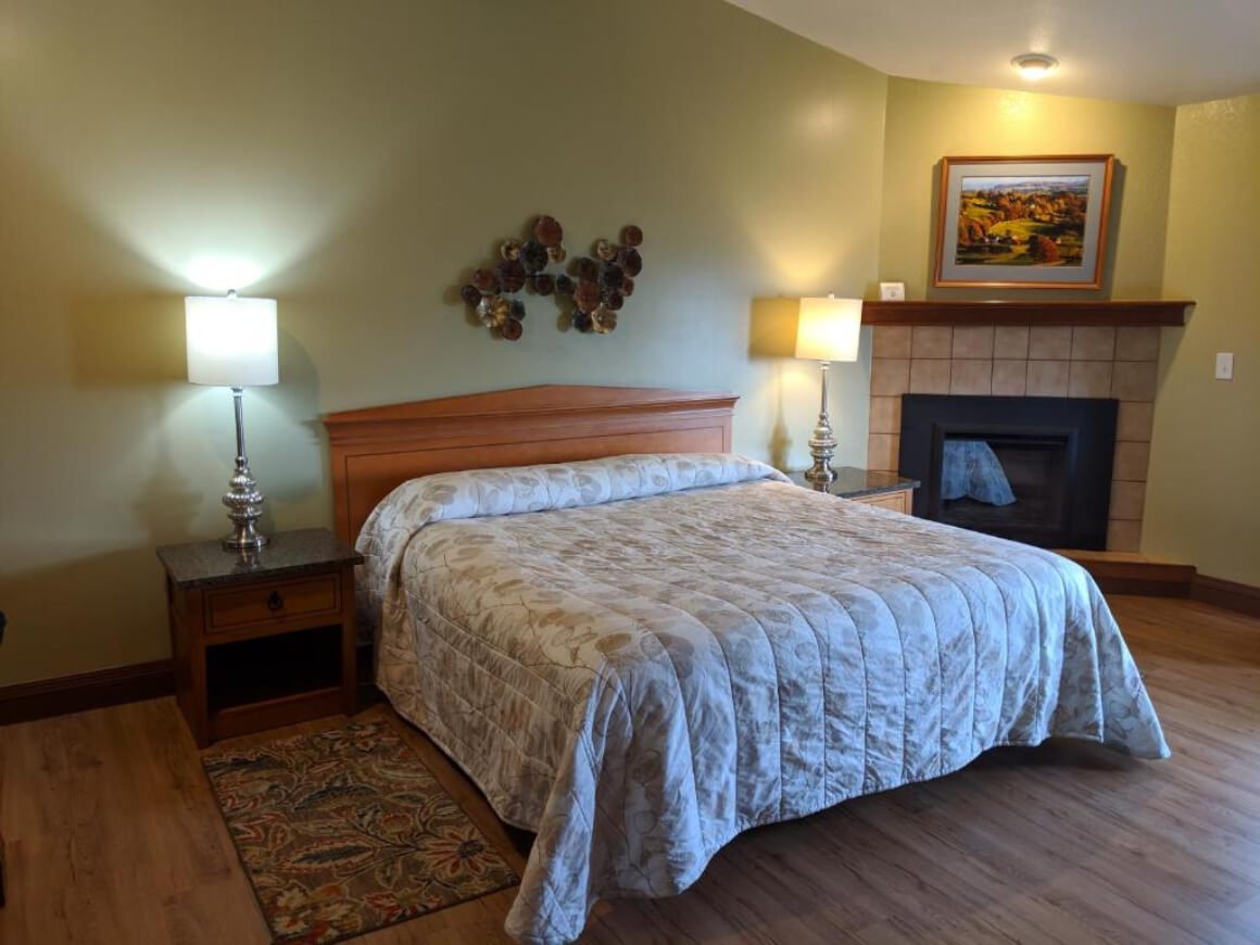 Select Rooms at Hilltop Inn Broomfield