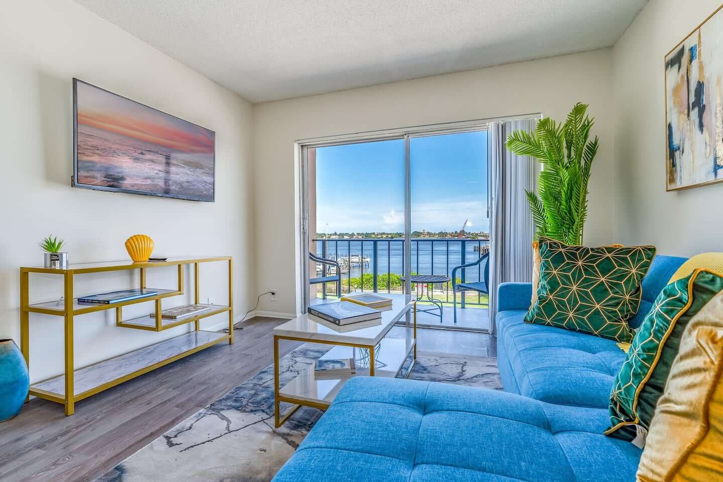 Apartment with Intracoastal Views