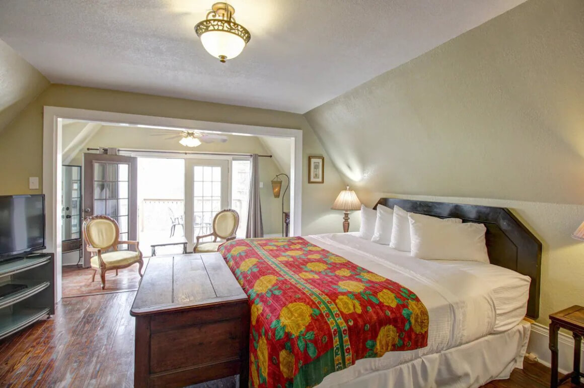 Yellow Rose Penthouse – Inn on the Riverwalk