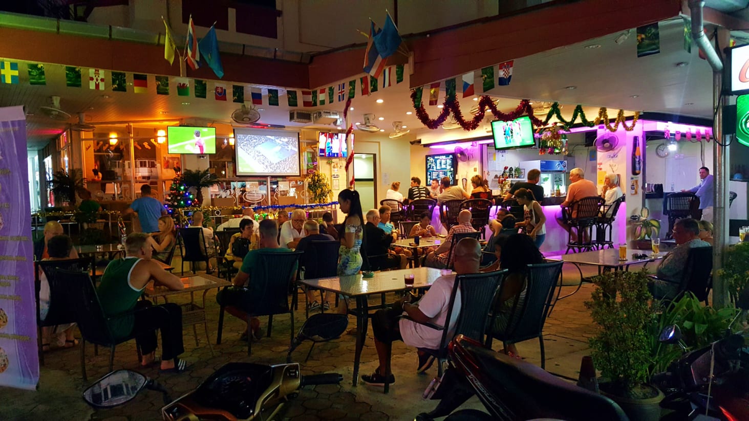 Best Hostel in Karon: Oasis Guesthouse Phuket