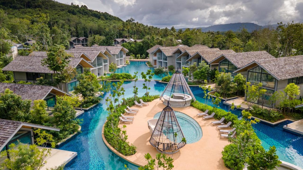 Best Hotel in Phuket: Island Escape by Burasari