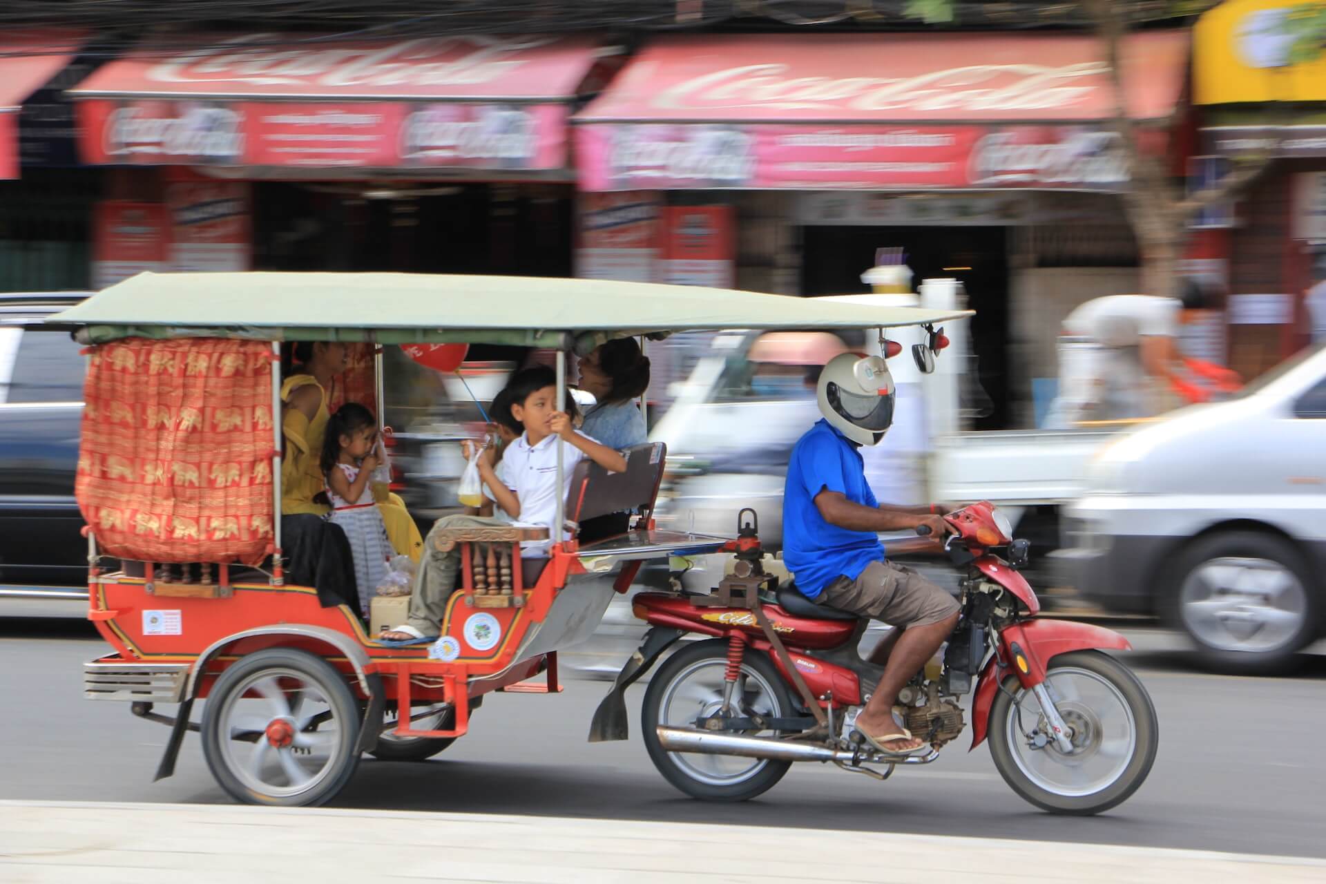 travel between siem reap and phnom penh