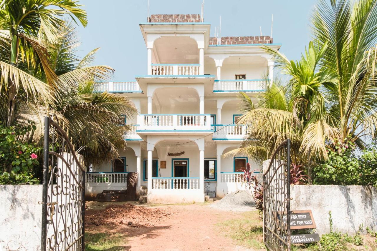 Tranquillo, the best of the backpacker hostels in Goa with a big garden and security gate