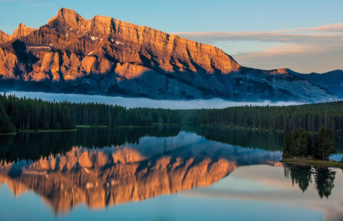 Lake Minnewanka, Alberta