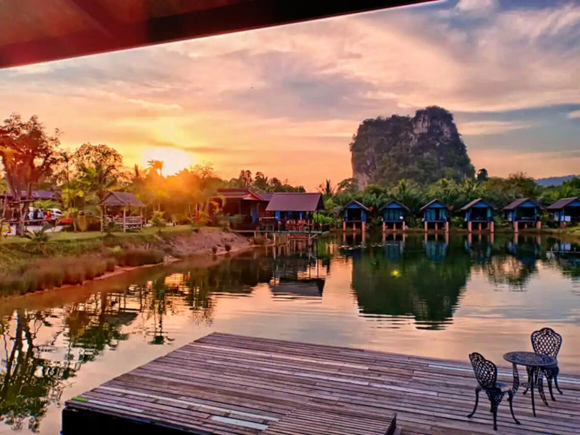 Lake bungalow with insane view