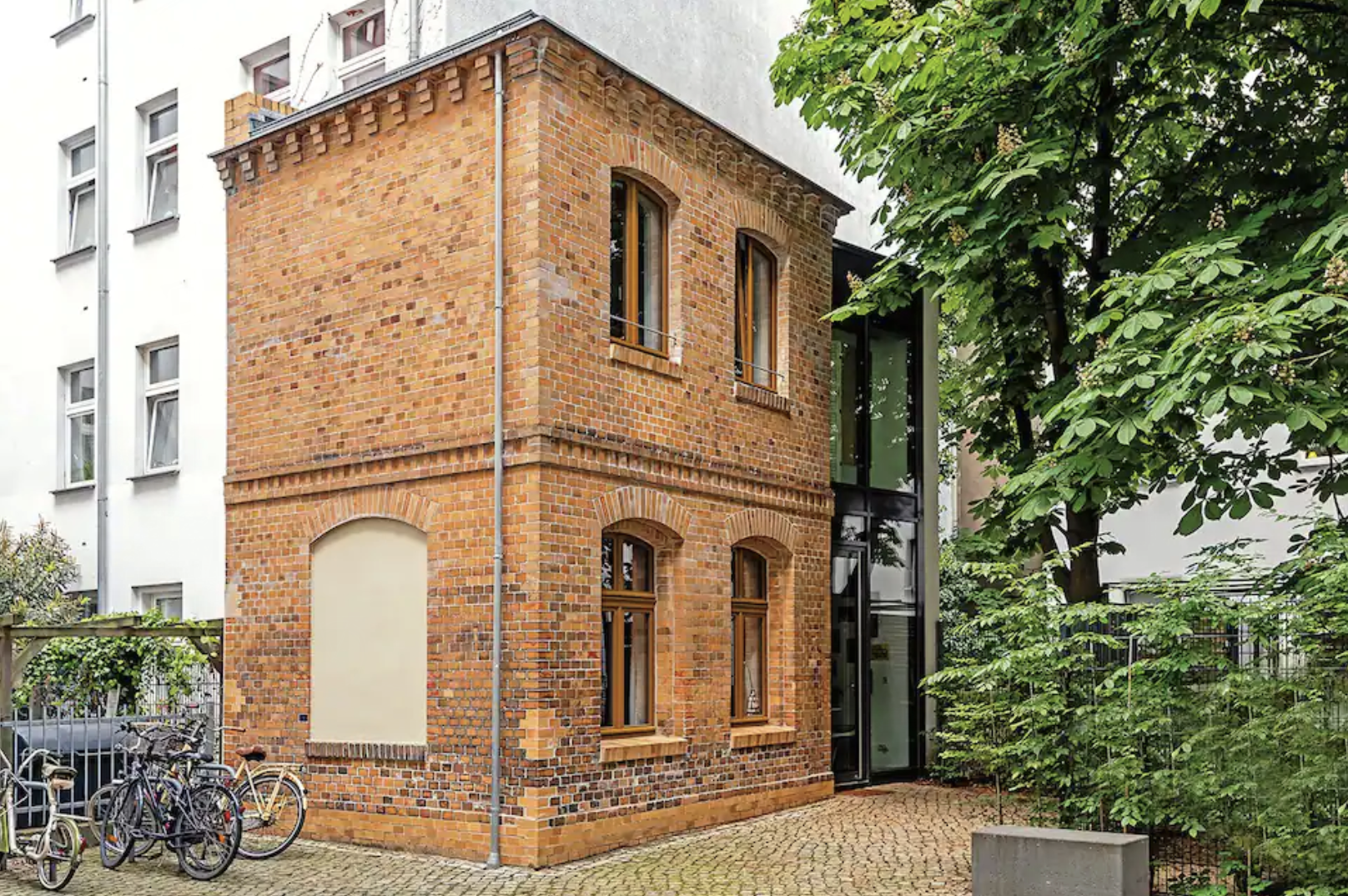 tiny garden townhouse in Berlin PrenzlauerBerg