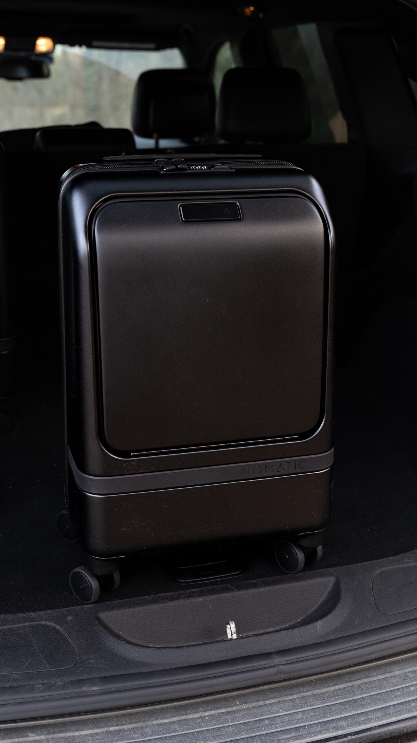 Nomatic carry on pro top