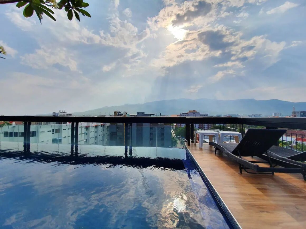 Flat with Mountain View and Rooftop Pool