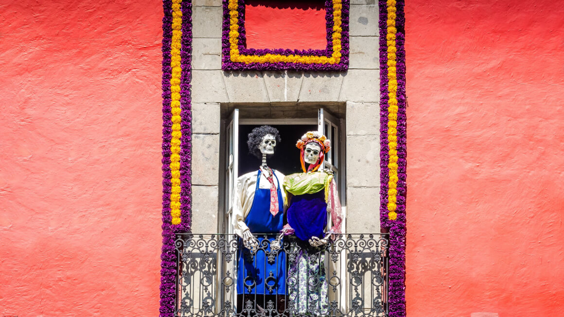 Two traditional 'muertos' on a balcony in Mexico City.