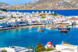 Santorini vs Mykonos: The Ultimate Decision