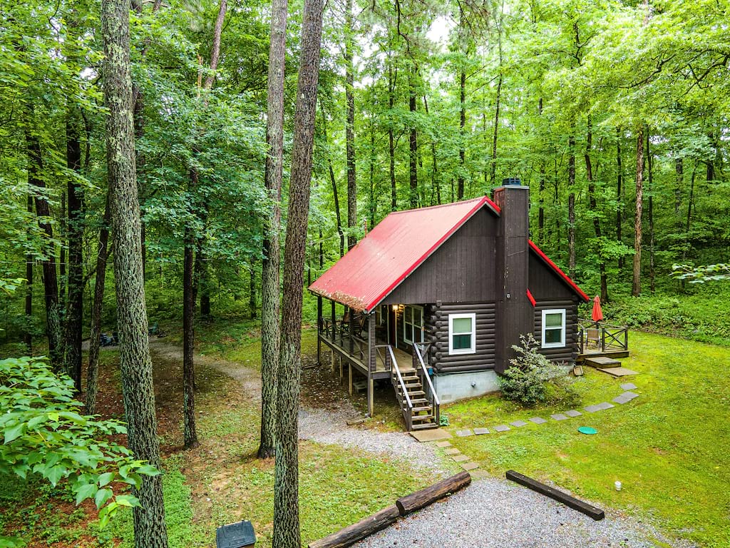 Cozy 1 Bed Cabin in the Woods with Porch