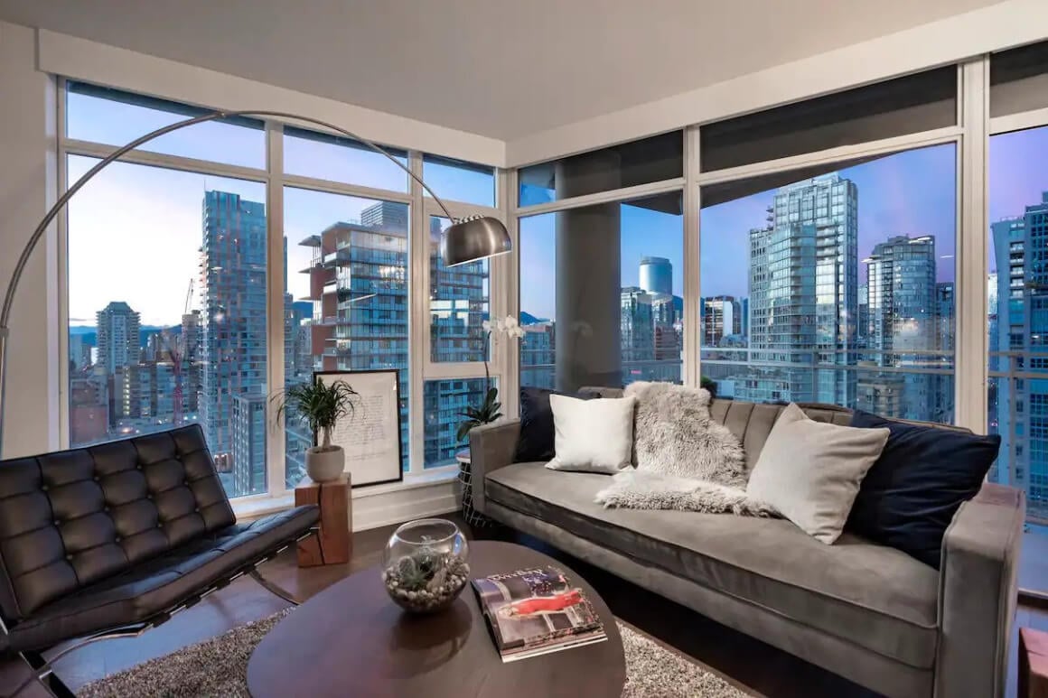 Downtown Condo (with EPIC skyline views) Vancouver Canada