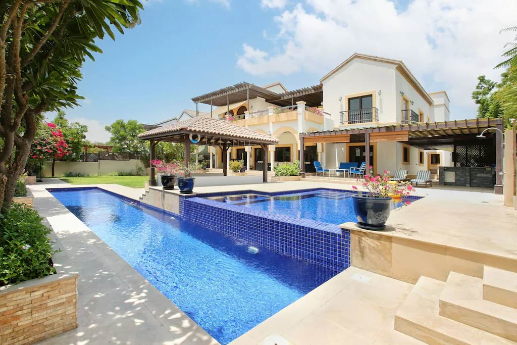 Gorgeous 4 Bed Villa with Private Pool